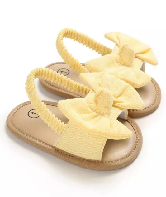 Sandalen met strik Geel